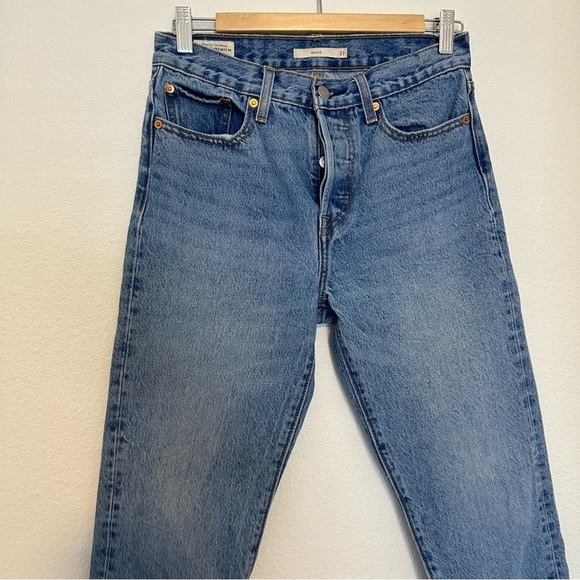 Levi’s Wedgie Icon Fit Jeans Light Wash Size 27 Women’s 100% Cotton Raw Hem - Picture 3 of 11
